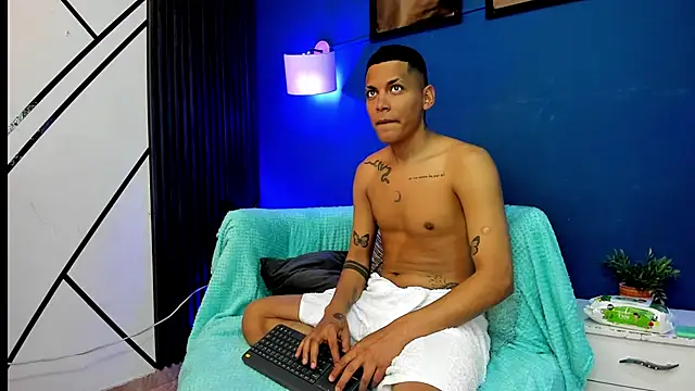 Snapshot of IAN_LEIN chatting on November 24, 2025, 4:23 am IAN LEIN online show from November 24, 2025, 4:23 am