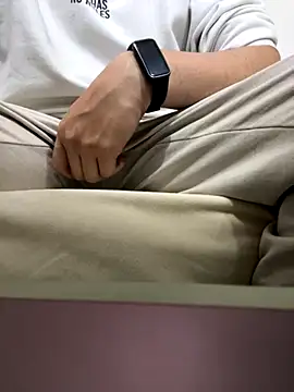 Daisuke 01 online show from December 4, 2025, 4:22 am