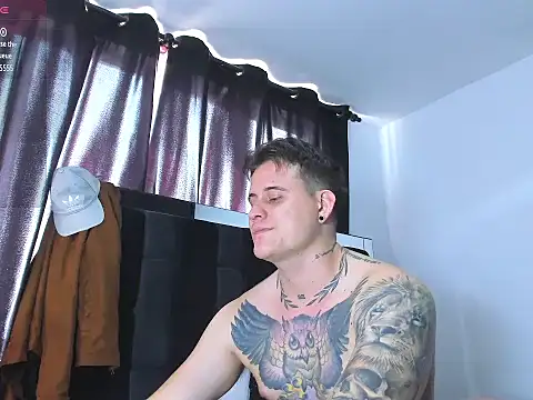 Snapshot of leon_cumming chatting on February 13, 2026, 2:39 pm leon cumming online show from February 13, 2026, 2:39 pm