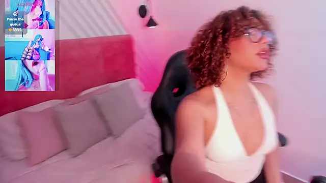 Snapshot of Raven_Curly chatting on November 27, 2025, 4:13 am Raven Curly online show from November 27, 2025, 4:13 am