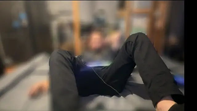 Snapshot of famous1tad chatting on December 19, 2025, 2:59 am famous1tad online show from December 19, 2025, 2:59 am