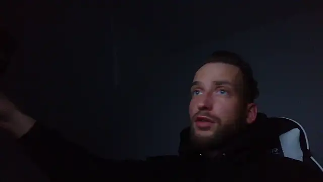 BonnieundKlyde online show from December 5, 2025, 12:43 am