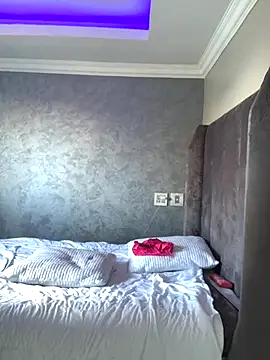 cuddlegiantbear online show from November 23, 2025, 1:21 pm