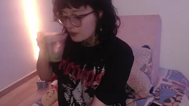 Snapshot of LittleStar666 chatting on December 18, 2025, 12:05 am LittleStar666 online show from December 18, 2025, 12:05 am