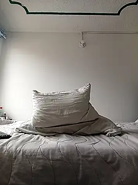 man black hot24 online show from April 5, 2026, 4:46 pm