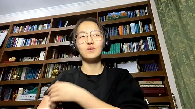 Snapshot of LinaClous chatting on February 24, 2026, 2:18 pm LinaClous online show from February 24, 2026, 2:18 pm