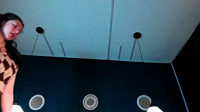 Snapshot of Skyy_bloom chatting on December 20, 2025, 11:57 am Skyy bloom online show from December 20, 2025, 11:57 am