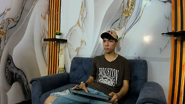 Snapshot of Alex_LatinBoy18 chatting on November 24, 2025, 8:53 pm Alex LatinBoy18 online show from November 24, 2025, 8:53 pm