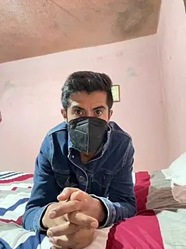 Snapshot of maxitravieso chatting on November 24, 2025, 5:02 pm maxitravieso online show from November 24, 2025, 5:02 pm