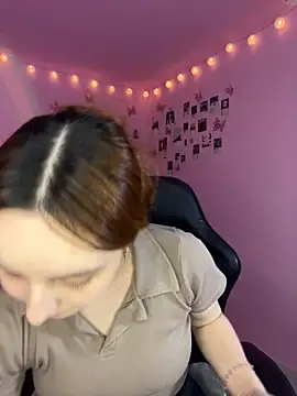 Snapshot of Davne_ chatting on February 1, 2026, 12:42 am Davne online show from February 1, 2026, 12:42 am