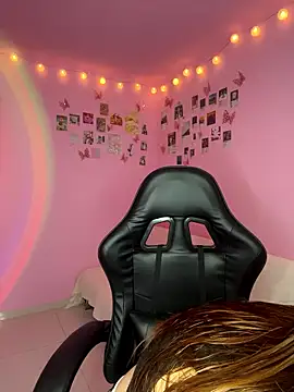 Snapshot of Davne_ chatting on January 17, 2026, 10:57 pm Davne online show from January 17, 2026, 10:57 pm