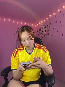 Snapshot of Davne_ chatting on June 17, 2026, 11:36 pm Davne online show from June 17, 2026, 11:36 pm