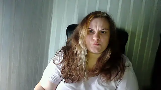 Snapshot of HarmonyKareraa chatting on December 1, 2025, 8:42 pm HarmonyKareraa online show from December 1, 2025, 8:42 pm