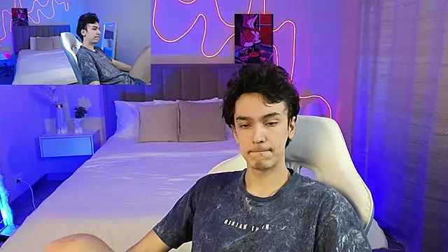 MoonlinSkinn online show from February 14, 2026, 1:06 am