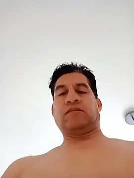 ChrisFloresP online show from December 4, 2025, 11:42 am