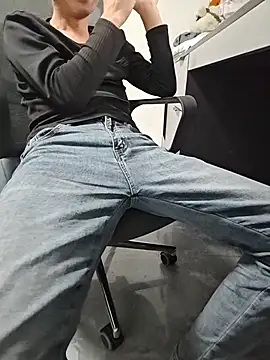 micai fengbei online show from December 23, 2025, 6:34 am