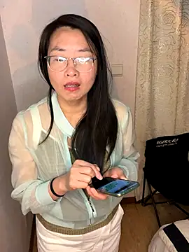 Snapshot of TU-37 chatting on December 1, 2025, 12:17 pm TU-37 online show from December 1, 2025, 12:17 pm