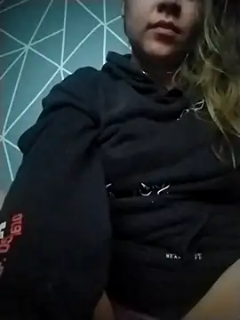 Snapshot of Reynpau19 chatting on November 27, 2025, 6:25 am Reynpau19 online show from November 27, 2025, 6:25 am