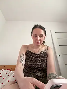 Snapshot of TomilaSi chatting on July 10, 2026, 10:04 am TomilaSi online show from July 10, 2026, 10:04 am