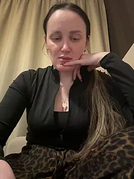 Snapshot of TomilaSi chatting on April 25, 2026, 7:55 pm TomilaSi online show from April 25, 2026, 7:55 pm