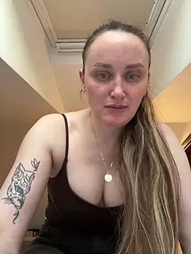 Snapshot of TomilaSi chatting on May 29, 2026, 6:14 pm TomilaSi online show from May 29, 2026, 6:14 pm