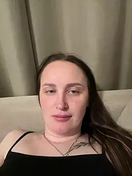 Snapshot of TomilaSi chatting on April 18, 2026, 7:40 pm TomilaSi online show from April 18, 2026, 7:40 pm