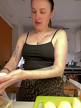 TomilaSi online show from April 9, 2026, 9:21 pm