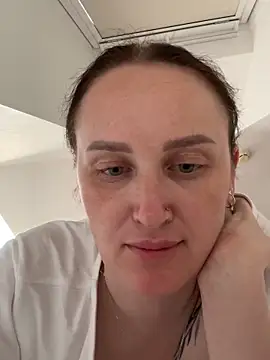 Snapshot of TomilaSi chatting on May 20, 2026, 4:26 pm TomilaSi online show from May 20, 2026, 4:26 pm