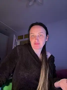 Snapshot of TomilaSi chatting on April 29, 2026, 9:43 pm TomilaSi online show from April 29, 2026, 9:43 pm