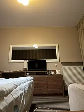 Snapshot of TomilaSi chatting on May 8, 2026, 8:45 pm TomilaSi online show from May 8, 2026, 8:45 pm