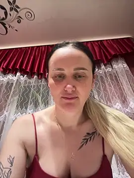 Snapshot of TomilaSi chatting on December 1, 2025, 1:50 am TomilaSi online show from December 1, 2025, 1:50 am