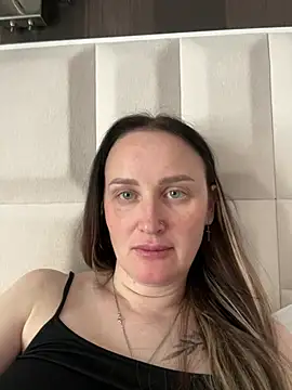 Snapshot of TomilaSi chatting on April 23, 2026, 11:38 am TomilaSi online show from April 23, 2026, 11:38 am