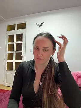 Snapshot of TomilaSi chatting on April 26, 2026, 8:50 pm TomilaSi online show from April 26, 2026, 8:50 pm