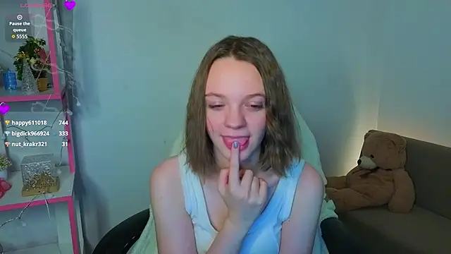 Snapshot of Olivia_Riesz chatting on February 3, 2026, 6:22 am Olivia Riesz online show from February 3, 2026, 6:22 am