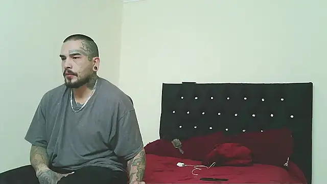 Snapshot of ARIA_AND_NICK chatting on February 1, 2026, 12:53 am ARIA AND NICK online show from February 1, 2026, 12:53 am