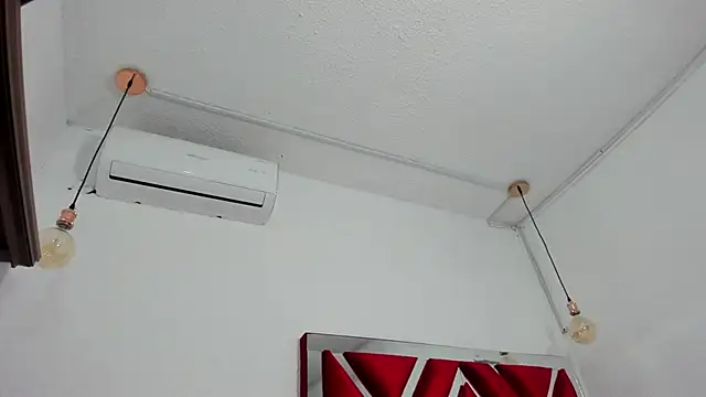 VALERIAQUEENTS   online show from March 12, 2026, 3:23 am