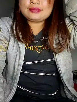 mai-mai-97 online show from February 9, 2026, 4:54 am