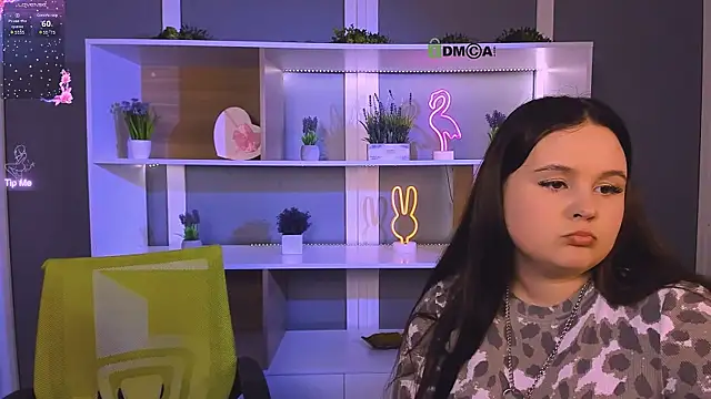 candy flossie1 online show from April 6, 2026, 10:44 pm