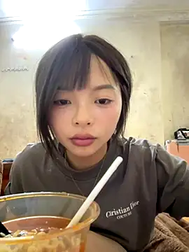 Yui-Ti online show from December 5, 2025, 4:05 pm