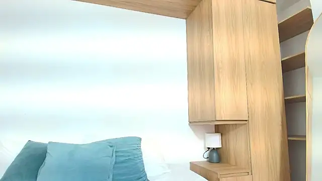 emma cook  online show from November 29, 2025, 8:42 pm