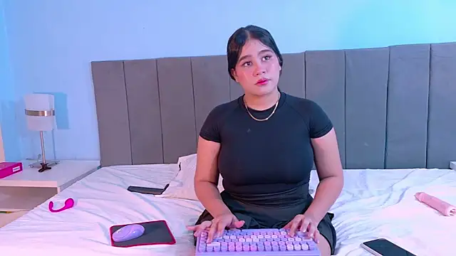 Lizz Bunny online show from April 29, 2026, 12:26 am