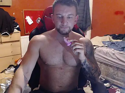 kiltedbody online show from November 24, 2025, 6:52 pm