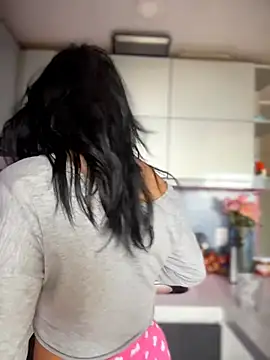 SaraAndrade  online show from April 11, 2026, 12:31 pm