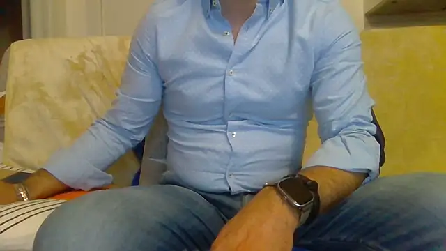 Snapshot of Eroshotlicker chatting on April 23, 2026, 8:43 pm Eroshotlicker online show from April 23, 2026, 8:43 pm