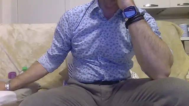 Eroshotlicker online show from April 6, 2026, 8:43 pm