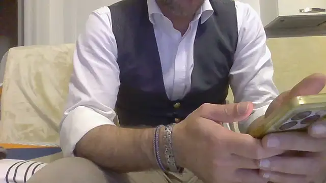 Snapshot of Eroshotlicker chatting on May 6, 2026, 9:08 pm Eroshotlicker online show from May 6, 2026, 9:08 pm