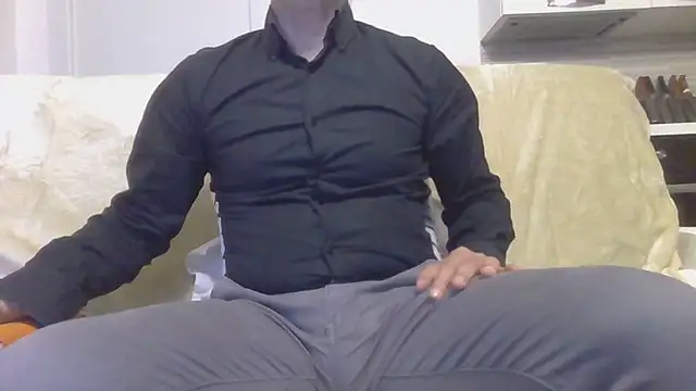 Snapshot of Eroshotlicker chatting on May 17, 2026, 9:04 pm Eroshotlicker online show from May 17, 2026, 9:04 pm