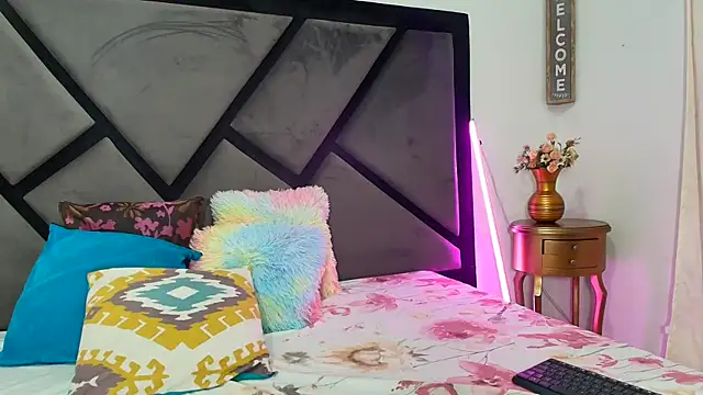 TashaNaughty4u online show from December 4, 2025, 12:15 pm