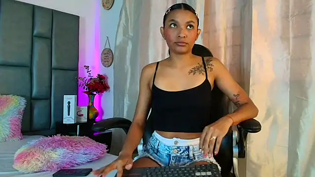 TashaNaughty4u online show from April 17, 2026, 7:49 pm