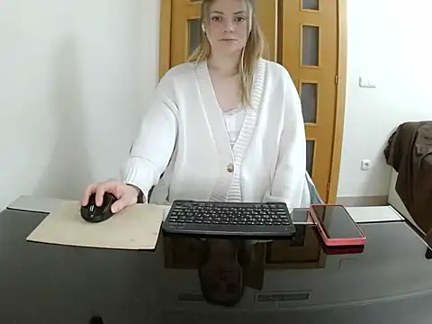 Snapshot of Adelyxveex chatting on November 28, 2025, 12:33 am Adelyxveex online show from November 28, 2025, 12:33 am